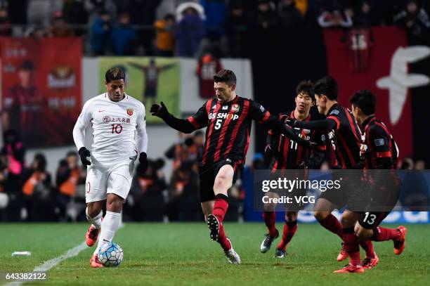 Hulk of Shanghai SIPG dribbles during the AFC Asian Champions League group match between FC Seoul and Shanghai SIPG at Seoul World Cup Stadium on...