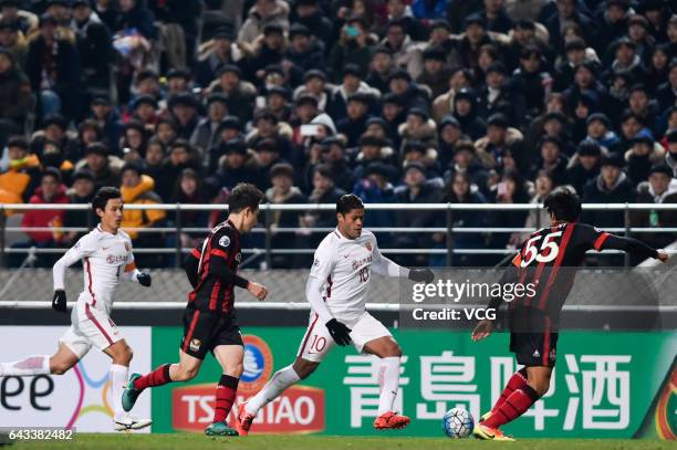 Hulk of Shanghai SIPG dribbles during the AFC Asian Champions League group match between FC Seoul and Shanghai SIPG at Seoul World Cup Stadium on...