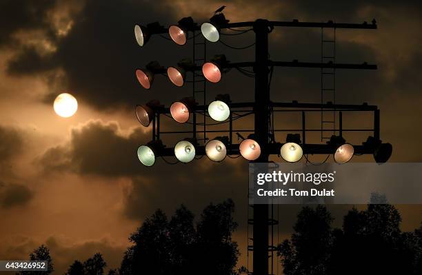 General view of a floodlight during day three of the WTA Dubai Duty Free Tennis Championship at the Dubai Tennis Stadium on February 21, 2017 in...