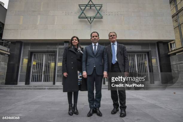 Mayor of Paris Anne Hidalgo and French presidential election candidate for the left-wing French Socialist party Benoit Hamon pose for photos during a...