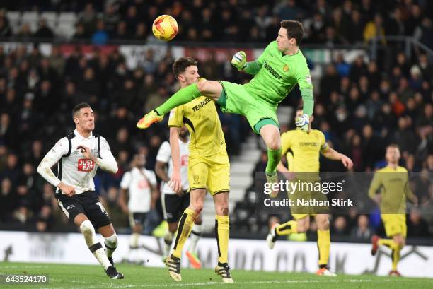 Derby, ENGLANDJon McLaughlin and Tom Flanagan of Burton Albion and Tom Ince of Derby County in action during the Sky Bet Championship match between...