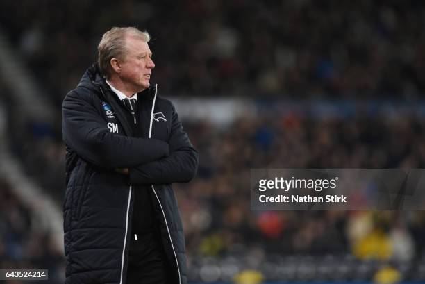 Steve McClaren manager of Derby County looks on during the Sky Bet Championship match between Derby County and Burton Albion at the iPro Stadium on...