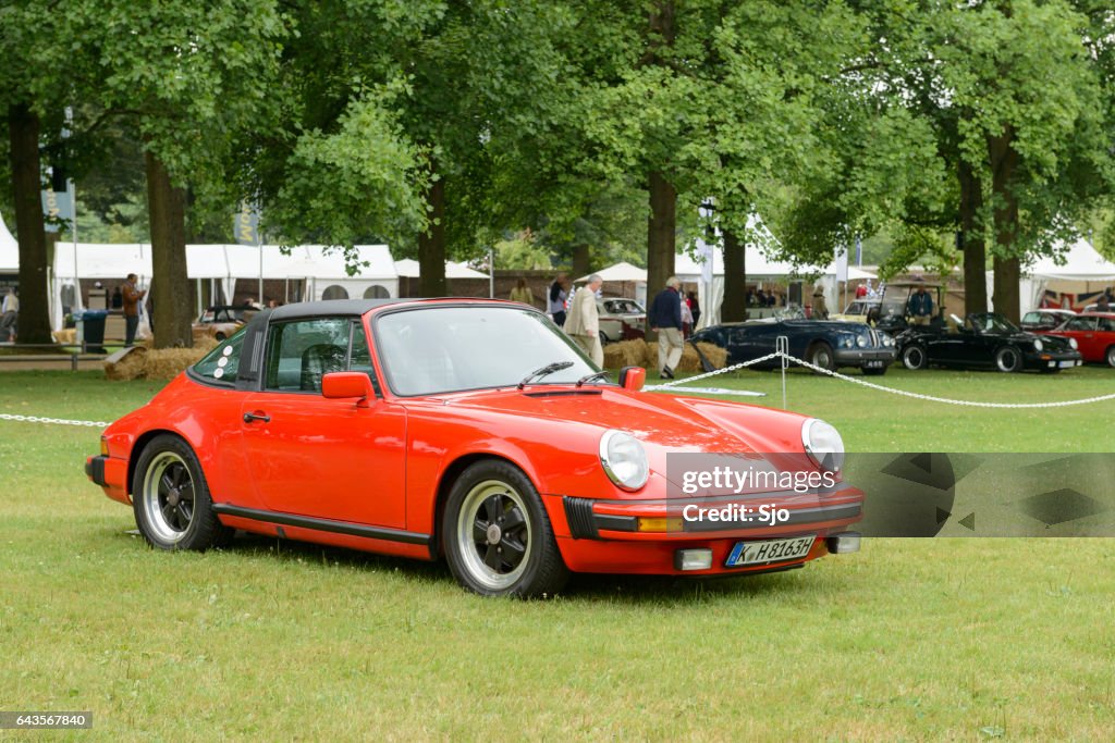 Porsche 911 Targa vintage classic sports car front