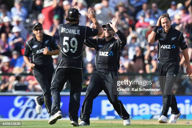 Ross Taylor, Dean Brownlie, Kane Williamson and Trent Boult of New Zealand celebrate after Chris Morris of South Africa was run out during game two...