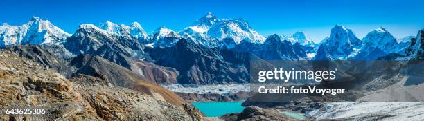 mt everest towering over himalaya mountain range panorama nepal - gokyo valley stock pictures, royalty-free photos & images