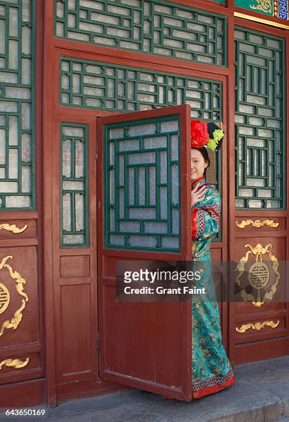 chinese woman. - sommarpalatset peking bildbanksfoton och bilder