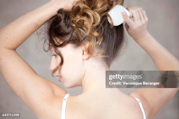 a woman's beauty - brush in woman's hair imagens e fotografias de stock