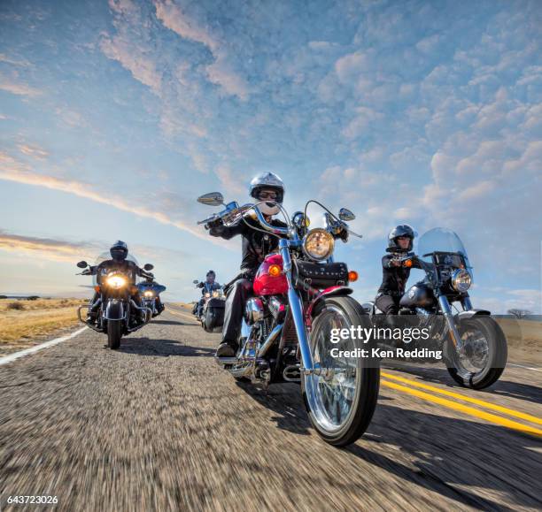 group of women motorcyclists - moto fotografías e imágenes de stock