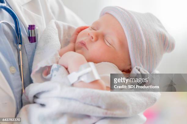 bedårande sovande flicka - beautiful baby bildbanksfoton och bilder