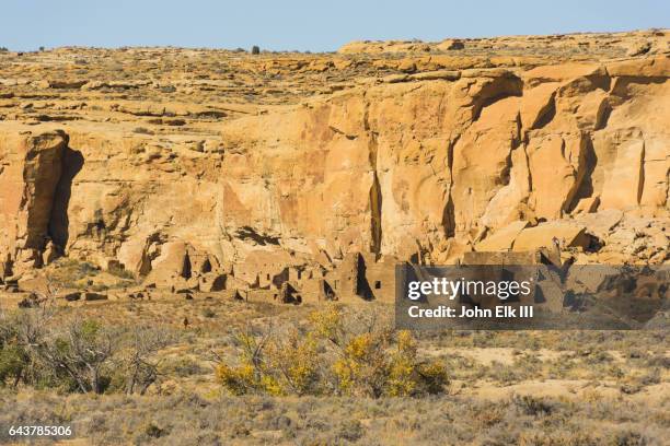 pueblo bonito, ancestral puebloan great house ruins - pueblo de indígenas de américa del norte fotografías e imágenes de stock