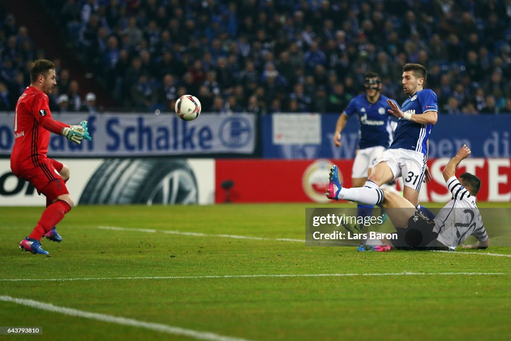 FC Schalke 04 v PAOK Saloniki - UEFA Europa League Round of 32: Second Leg