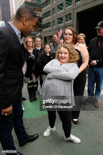 Calloway interviews Alana "Honey Boo Boo" Thompson and Lauryn "Pumpkin" Shannon during their visit to "Extra" in Times Square on February 22, 2017 in...