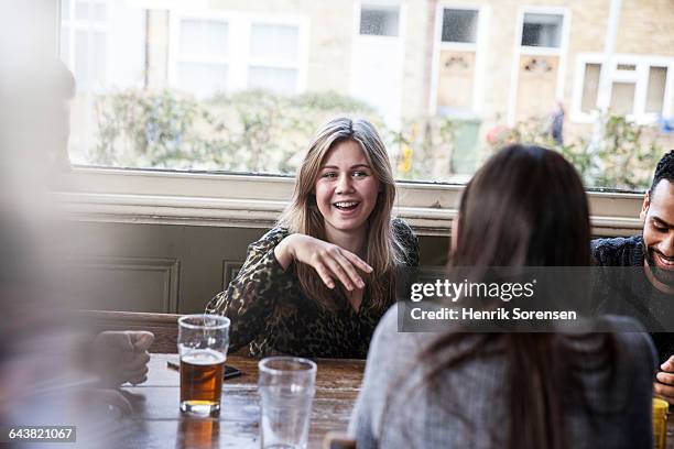 friends at a pub, young woman telling jokes - girl power (expressão inglesa) imagens e fotografias de stock