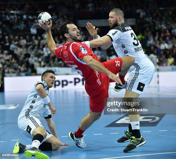 Ilija Brozovic of Kiel challenges Michael Mueller of Melsungen during the DKB Handball Bundesliga game between THW Kiel and MT Melsungen at...