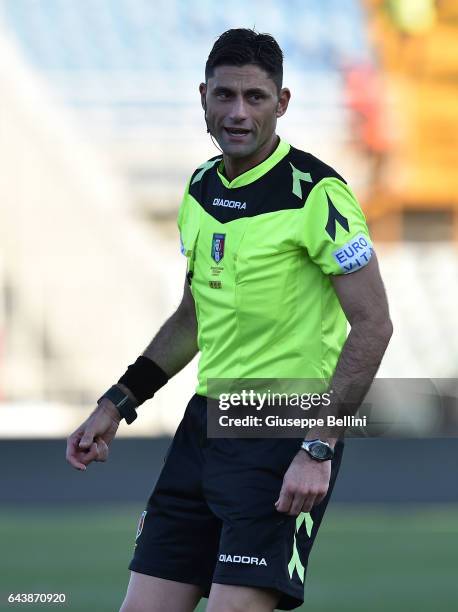 Referee Eugenio Abbattista during the Serie A match between Pescara Calcio and Genoa CFC at Adriatico Stadium on February 19, 2017 in Pescara, Italy.