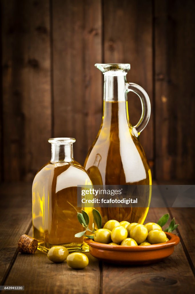 Aceite de oliva y de aceitunas verde