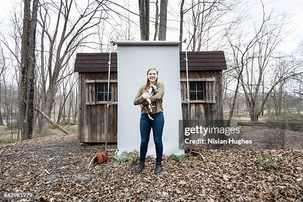 young woman holding baby goat - sesion fotografica fotografías e imágenes de stock