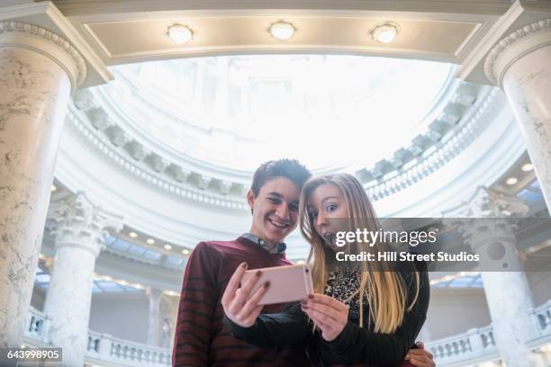 caucasian couple taking selfie in capitol building - couple museum foto e immagini stock