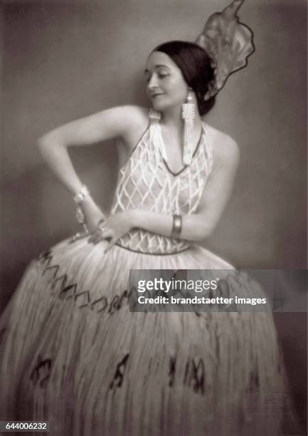 Dancer Ellen Petz in a Spanish costume. 1927. Photograph by Franz Xaver Setzer.