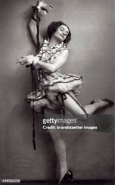 Dancer Ellen Petz in a page-costume. 1927. Photograph by Franz Xaver Setzer.