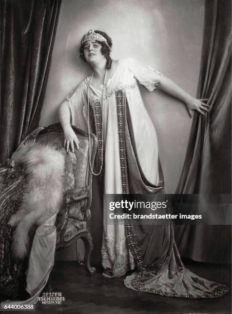 Singer Lotte Lehmann as Tasca in >Tosca< by Giacomo Puccini. Vienna State Opera. 1923. Photograph by Franz Xaver Setzer.