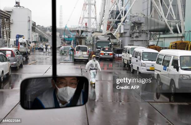 Bus Driver Window Photos and Premium High Res Pictures - Getty Images