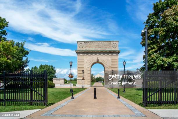 royal military college memorial arch - kingston ontario foto e immagini stock