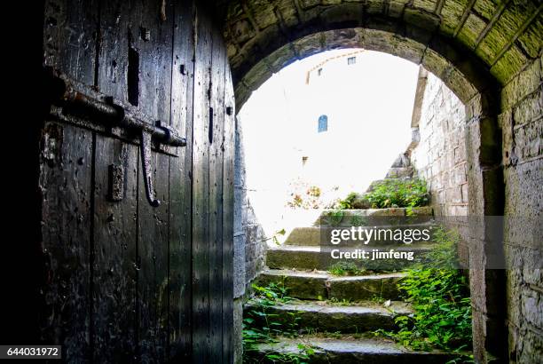 trä dörr i frederick tower - fortress gate and staircases bildbanksfoton och bilder