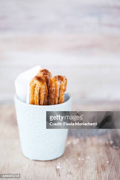 traditional argentinian 'churros' filled with 'dulce de leche' - churro stockfoto's en -beelden