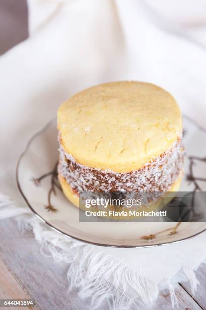 cornstarch alfajor with dulce de leche - alfajores stock pictures, royalty-free photos & images