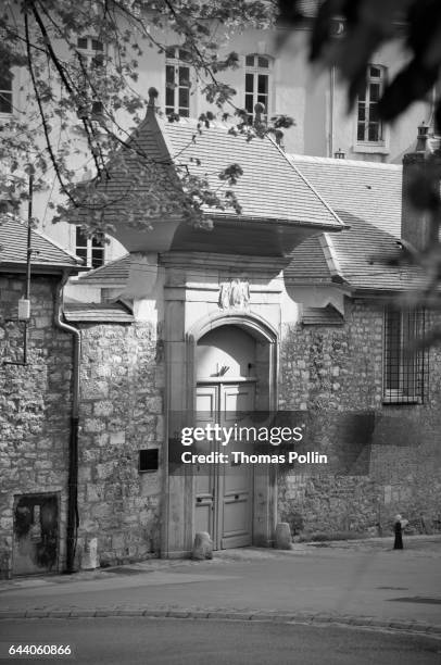 french style sheltered door - besancon photos et images de collection