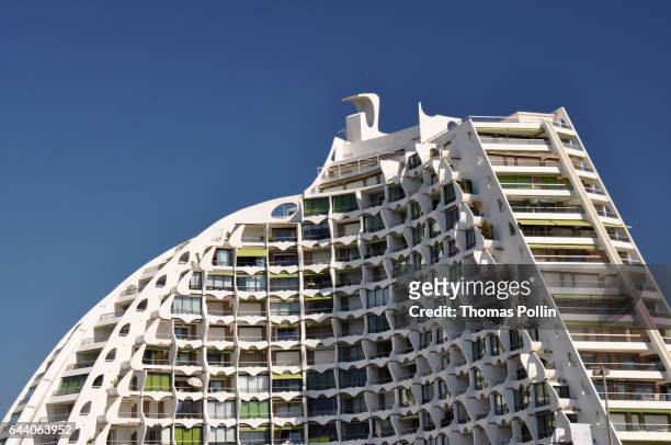 french seaside resort architecture - ciel sans nuage stock-fotos und bilder