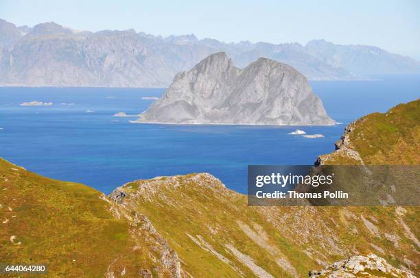 rocky scandinavian shore - chaîne de montagnes stock pictures, royalty-free photos & images