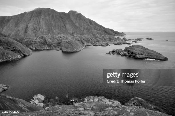 savage scandinavian shore - ciel couvert stock pictures, royalty-free photos & images