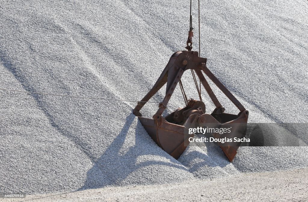Crane bucket used in Bulk material handling scoops construction material