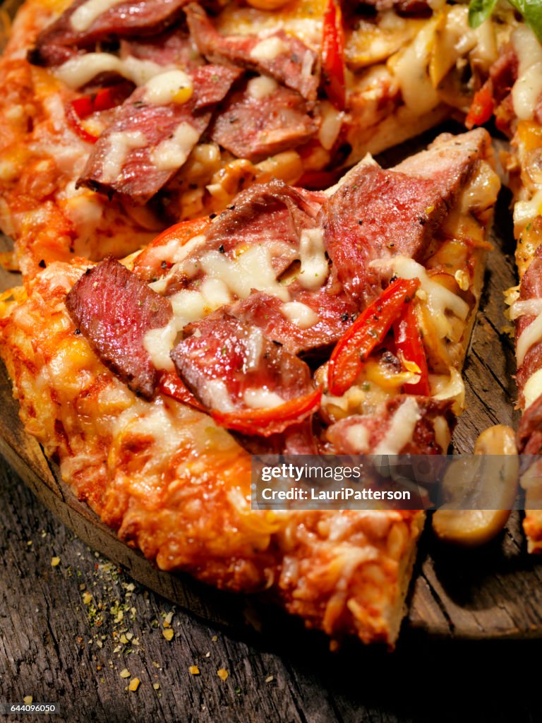 Bistecca di manzo e funghi Pizza