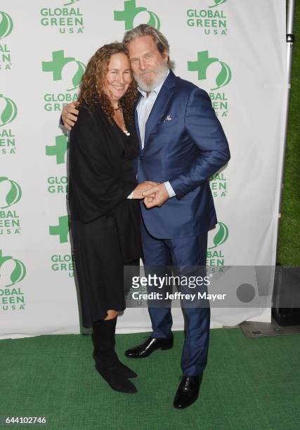 Actor Jeff Bridges and environmentalist Dianna Cohen arrive at the 14th Annual Global Green Pre-Oscar Gala at TAO Hollywood on February 22, 2017 in...