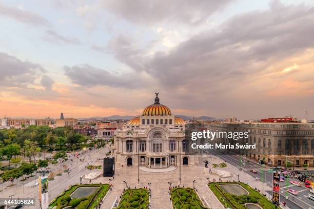mexico city - aerial of palacio de bellas artes at sunset - ciudad de méxico fotografías e imágenes de stock