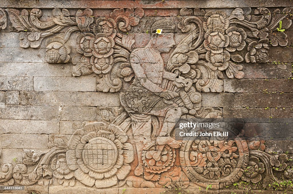 Pura Maduwe Karang temple, low relief carving