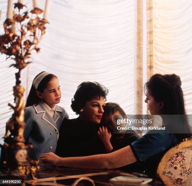 Judy Garland with her children Lorna Luft , Joey Luft , and Liza Minnelli .