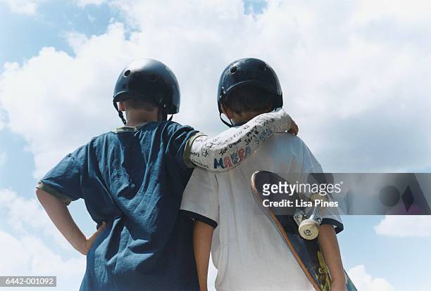 two young skateboarders - ingessatura foto e immagini stock