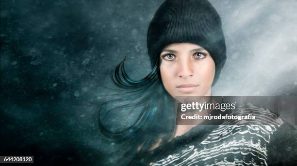 when the cold comes... - mjrodafotografia stock pictures, royalty-free photos & images