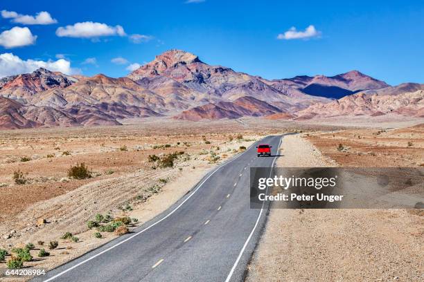 death valley national park,california,usa - death valley road stock-fotos und bilder