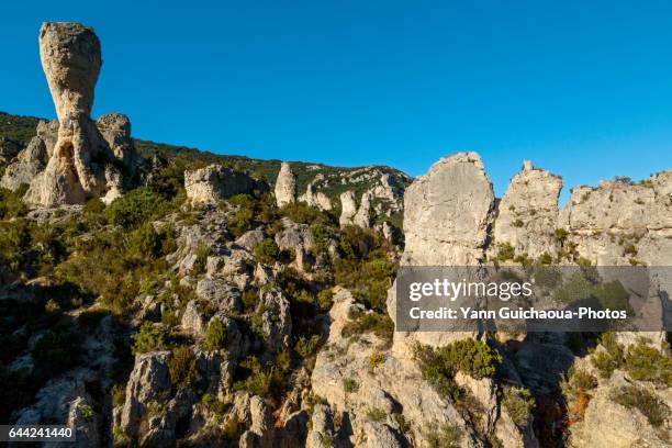 cirque de moureze, moureze, herault, france - cirque de moureze stockfoto's en -beelden