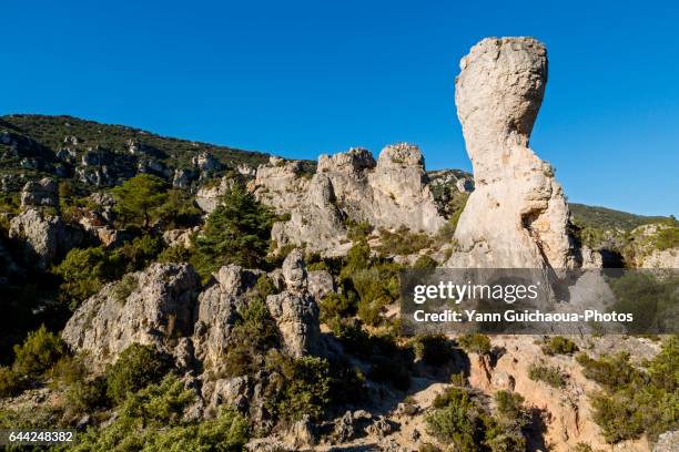 cirque de moureze, moureze, herault, france - cirque de moureze stockfoto's en -beelden