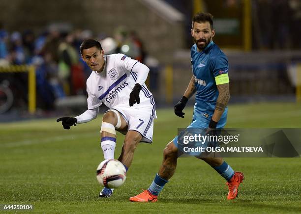 Anderlecht's Honduran midfielder Andy Najar kicks the ball past Zenit Saint-Petersburg's Portuguese midfielder Danny during the UEFA Europa League...