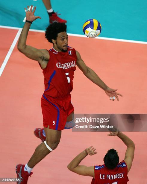 Romain VADELEUX - - France / Republique Tcheque - Tournoi de France Volley Ball 2006 - Stade Pierre de Coubertin - Photo: Dave Winter / Icon Sport