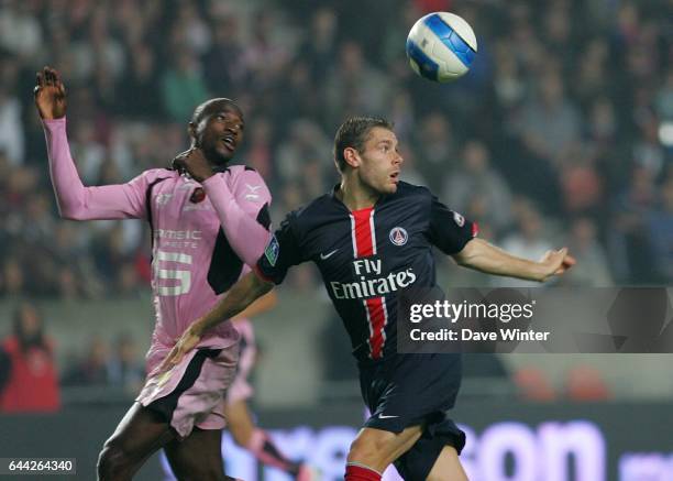 Sylvain ARMAND / John UTAKA - - PSG / Rennes - 11eme Journee de Ligue 1, Photo : Dave Winter / Icon Sport,