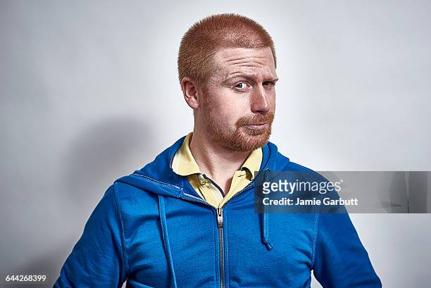 red headed early 30's british male - raised eyebrows stockfoto's en -beelden