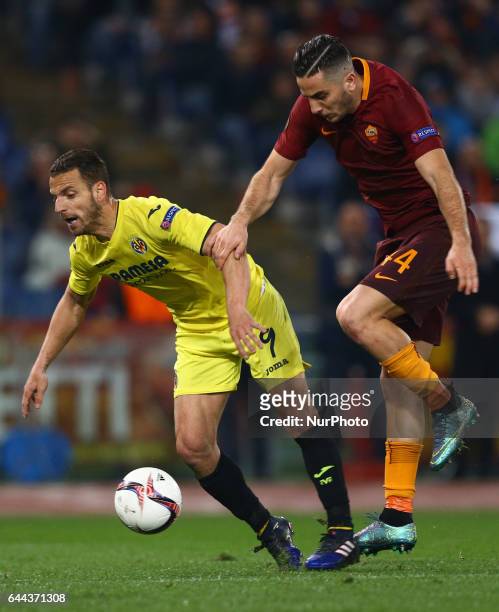 Roberto Soldado of Villarreal and Konstantinos Manolas during the UEFA Europa League Round of 32 second leg match between AS Roma and FC Villarreal...